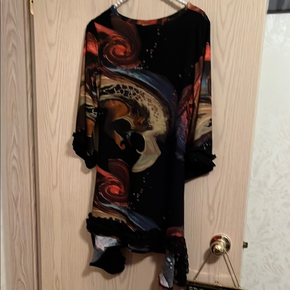 Abstract Print Black Tunic Top - Picture 7 of 10